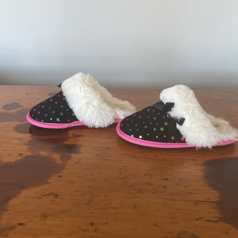 Girls size 2-3 slip on Juicy Couture JJK Sonara slip on slippers fuzzy cozy